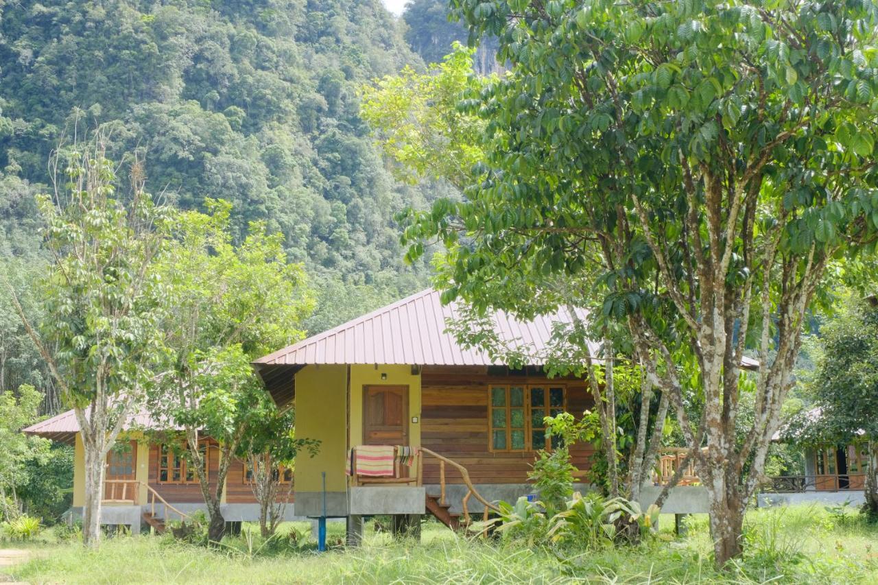 Monkey Mansion - Jungalows & Tours Khao Sok National Park Екстериор снимка