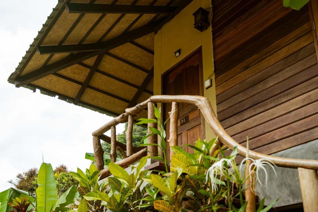 Monkey Mansion - Jungalows & Tours Khao Sok National Park Екстериор снимка