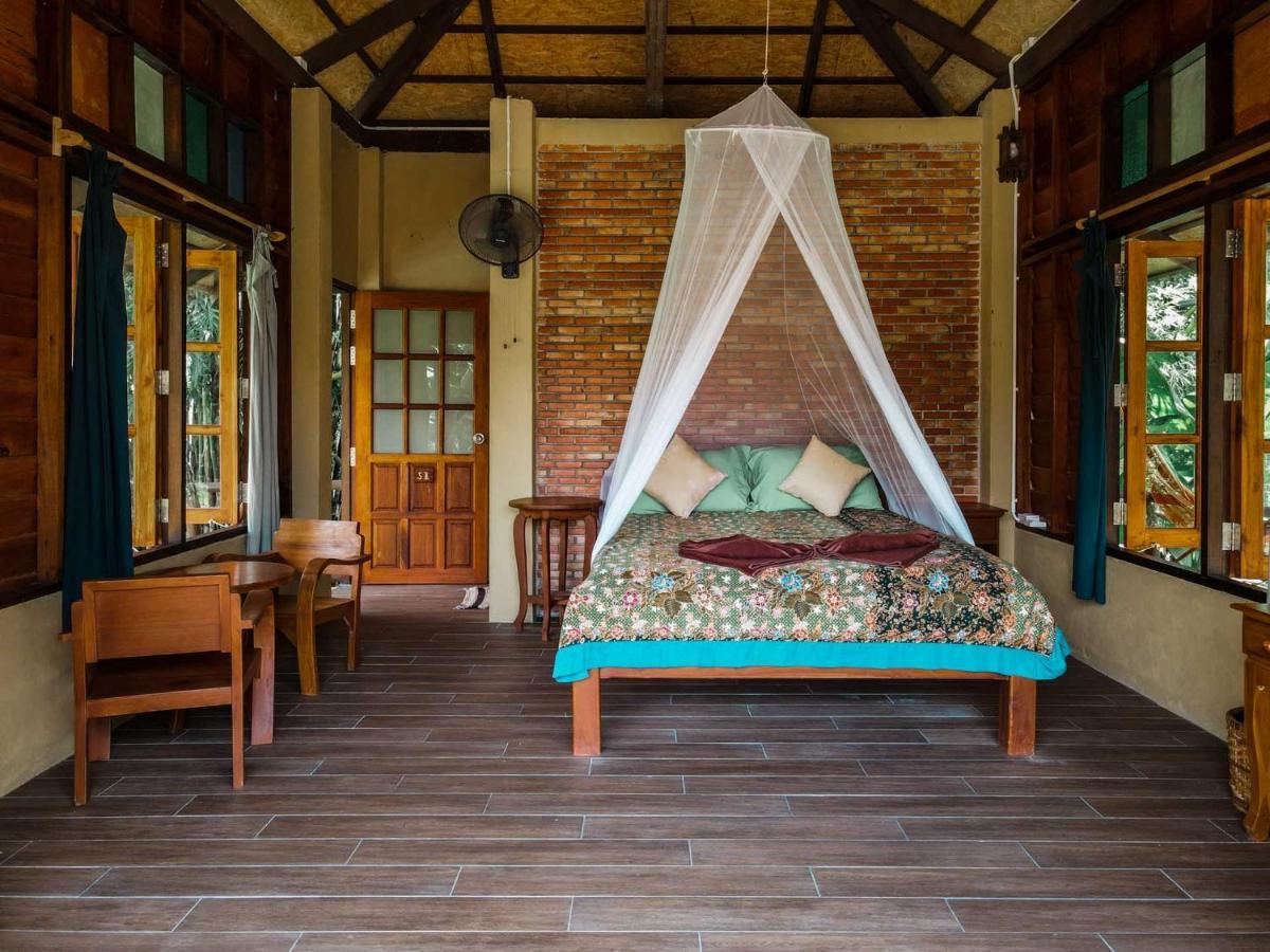 Monkey Mansion - Jungalows & Tours Khao Sok National Park Екстериор снимка
