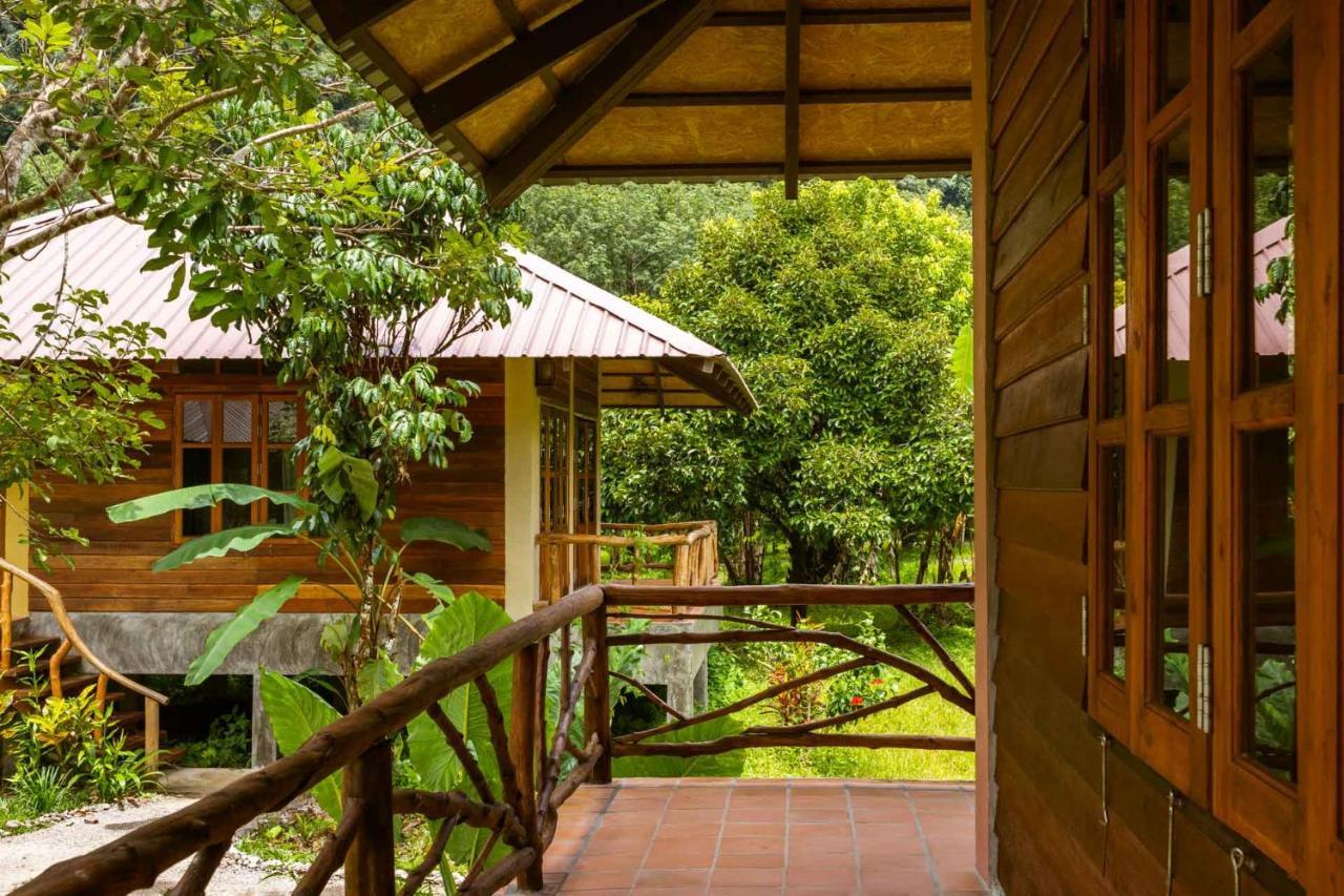 Monkey Mansion - Jungalows & Tours Khao Sok National Park Екстериор снимка